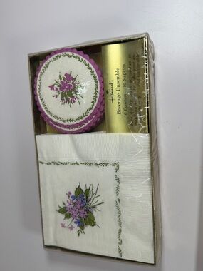 New unopened vintage Hallmark Beverage Ensemble  16 Napkins and Coasters floral